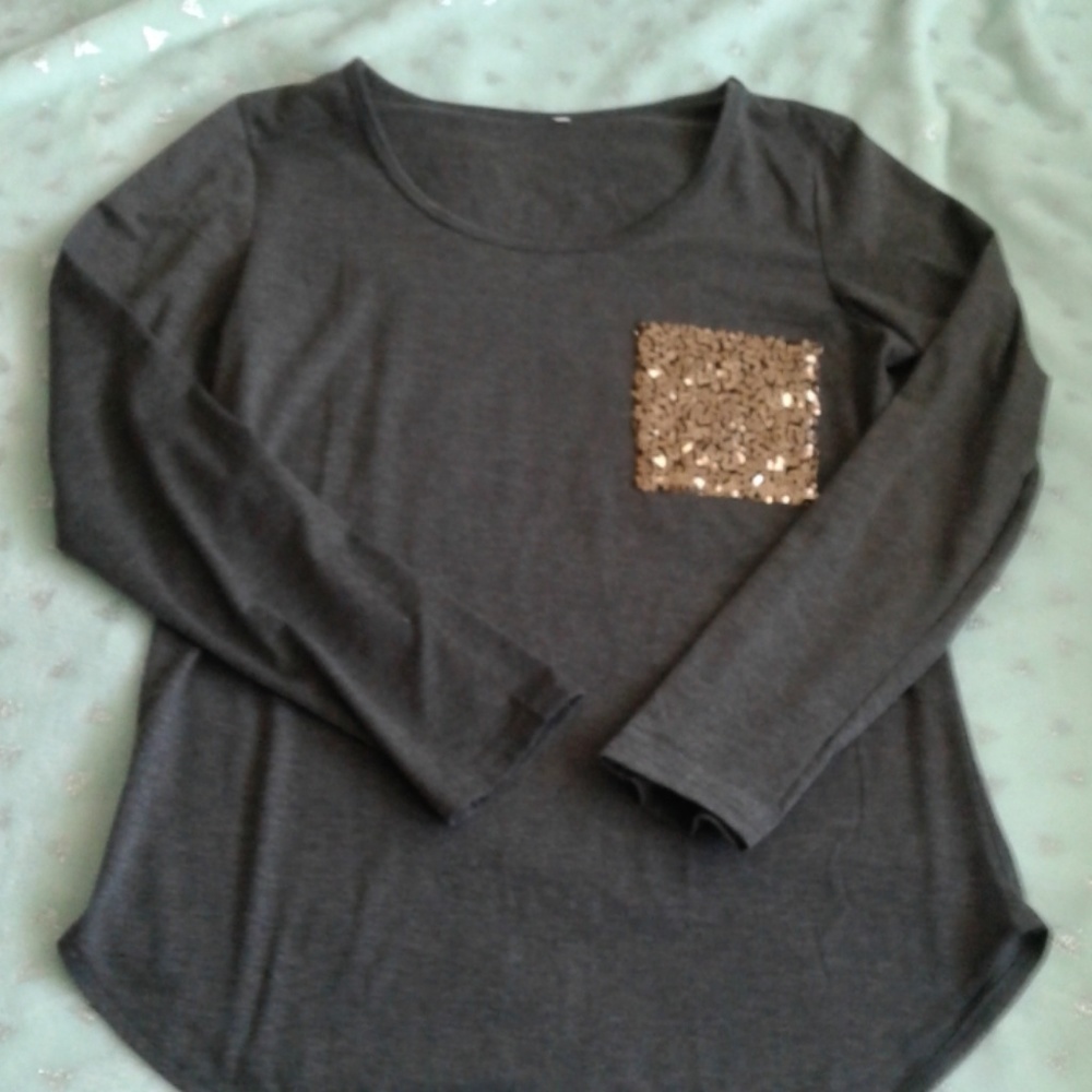 ☄NWOT! GRAY TEE W/ GOLD SEQUIN POCKET